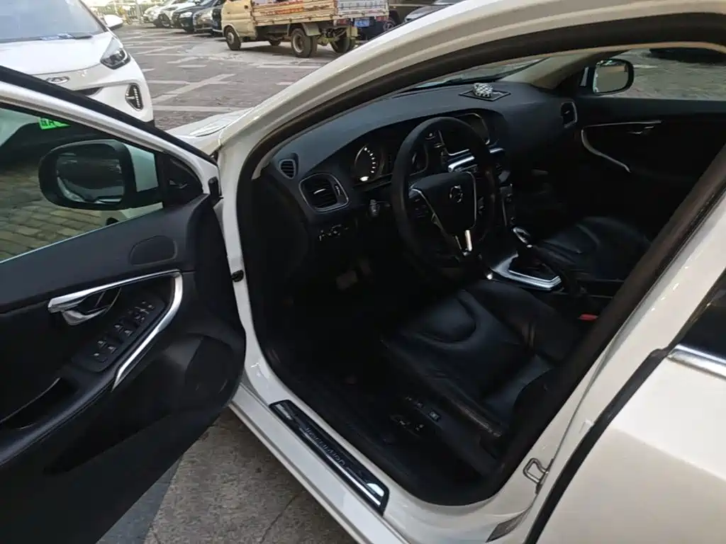 Volvo V40 — миниатюра 16