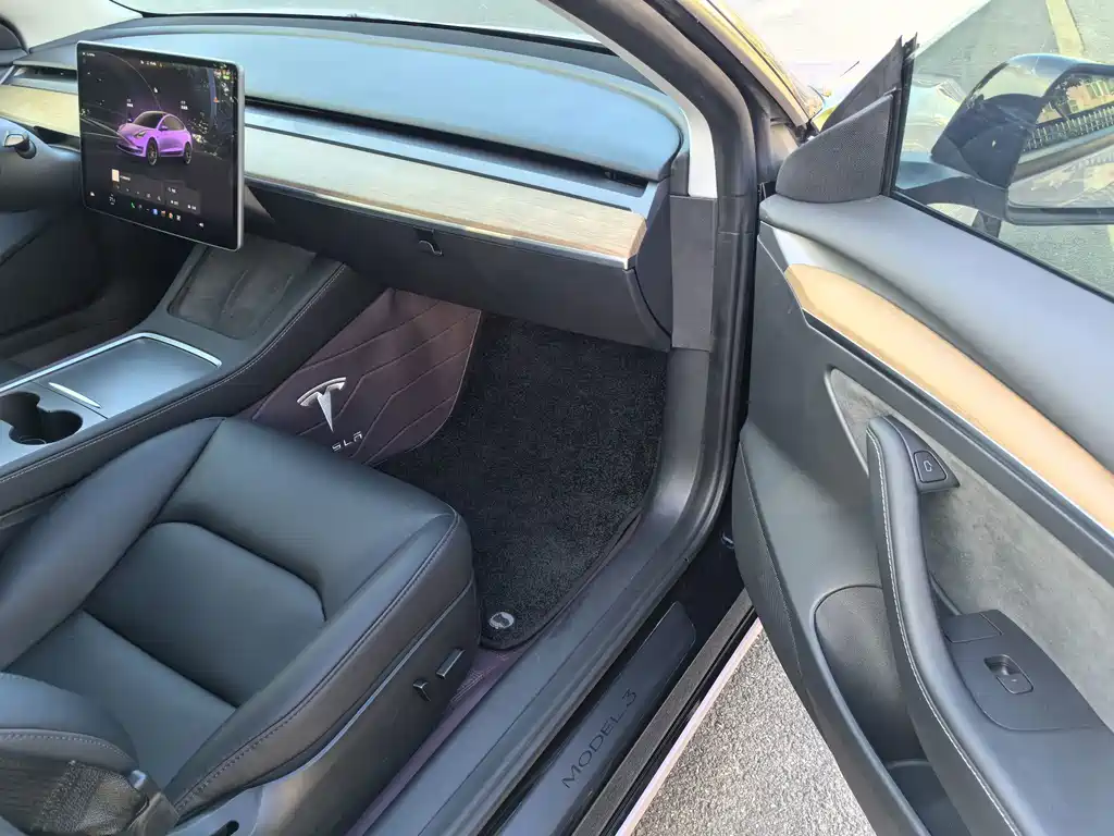 Tesla Model 3 — миниатюра 8