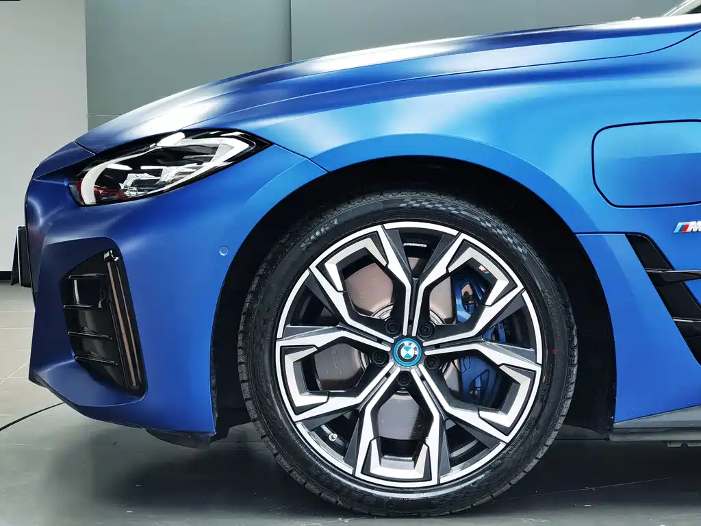 BMW i4 — миниатюра 6