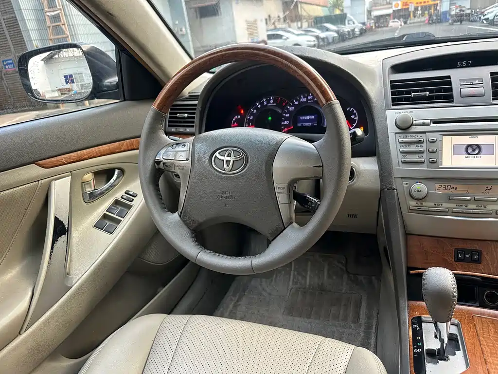 Toyota Camry — миниатюра 19