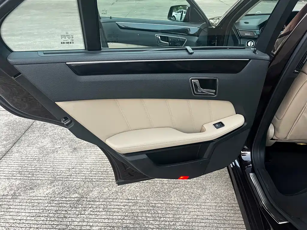 Mercedes-Benz E-Class (Import) — миниатюра 11