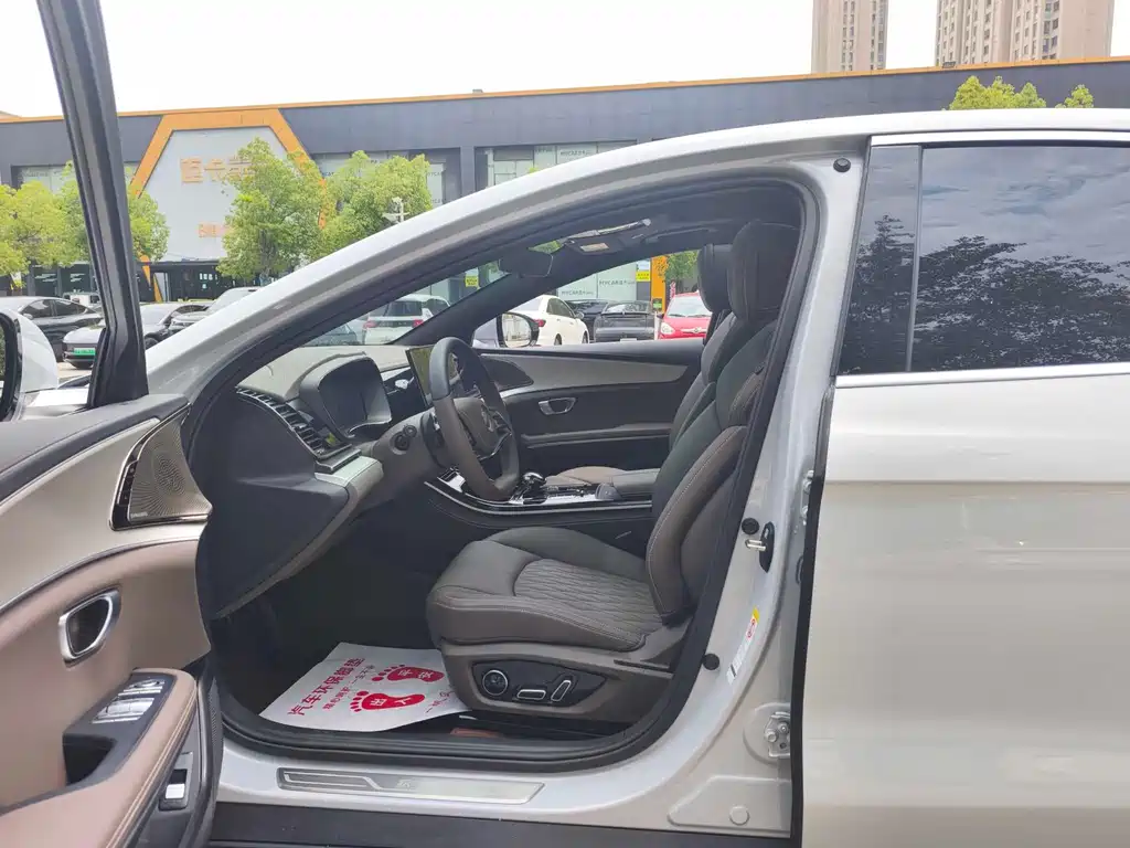 BYD Han 2025 EV Smart Drive 605KM
