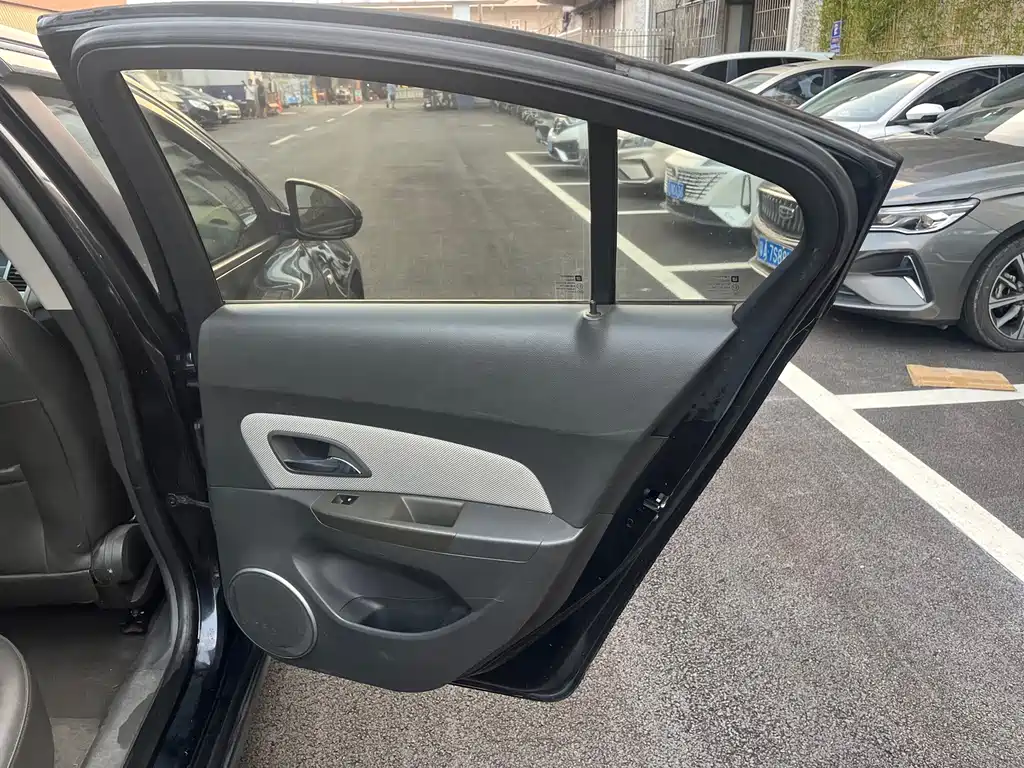 Chevrolet Cruze — миниатюра 18