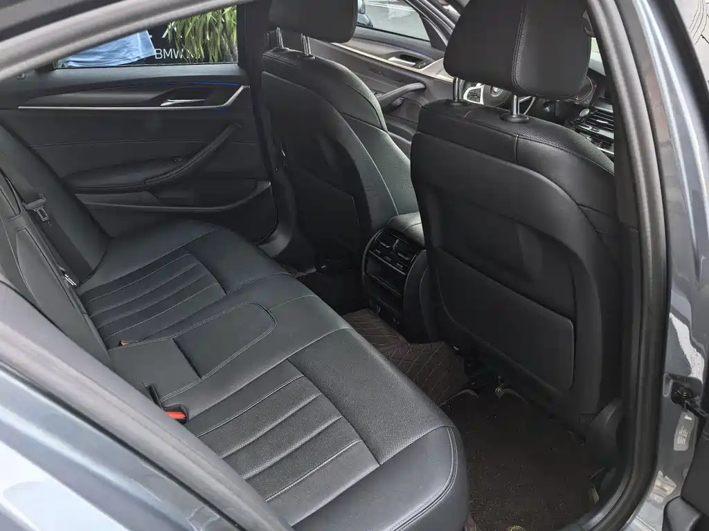 BMW 5 Series (Import) — миниатюра 9