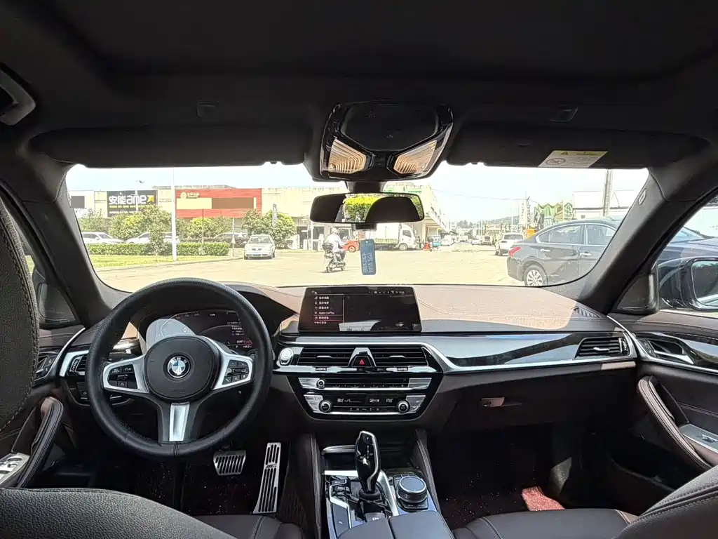BMW 5 Series — миниатюра 4