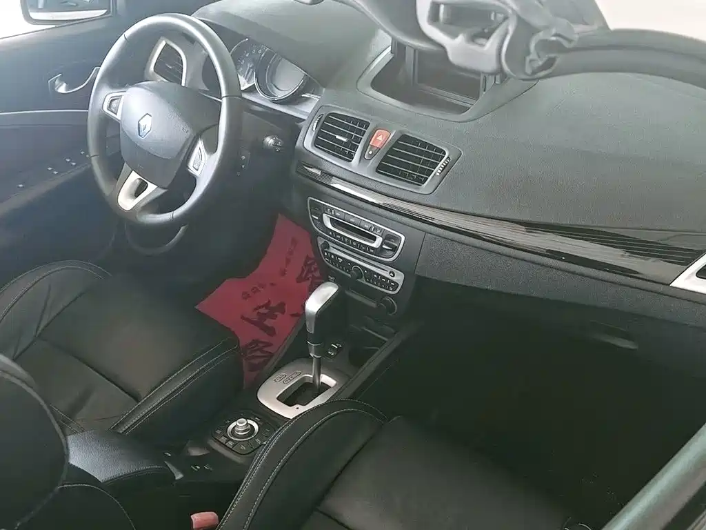 Renault Megane — миниатюра 9