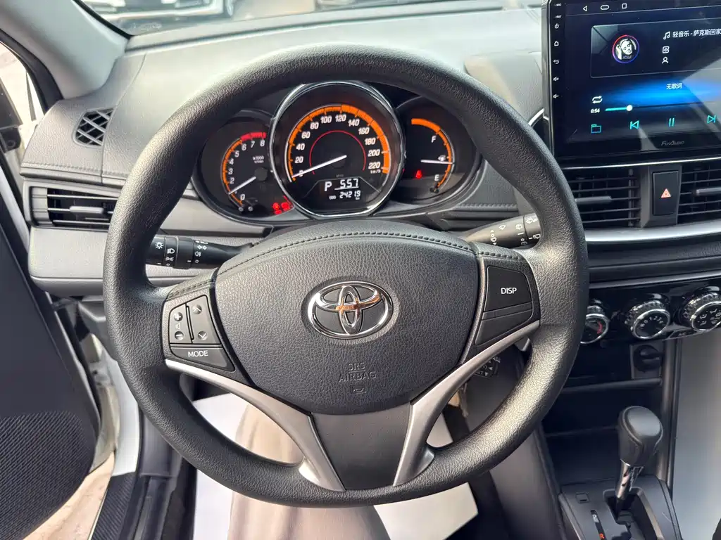 Toyota Yaris L — миниатюра 6