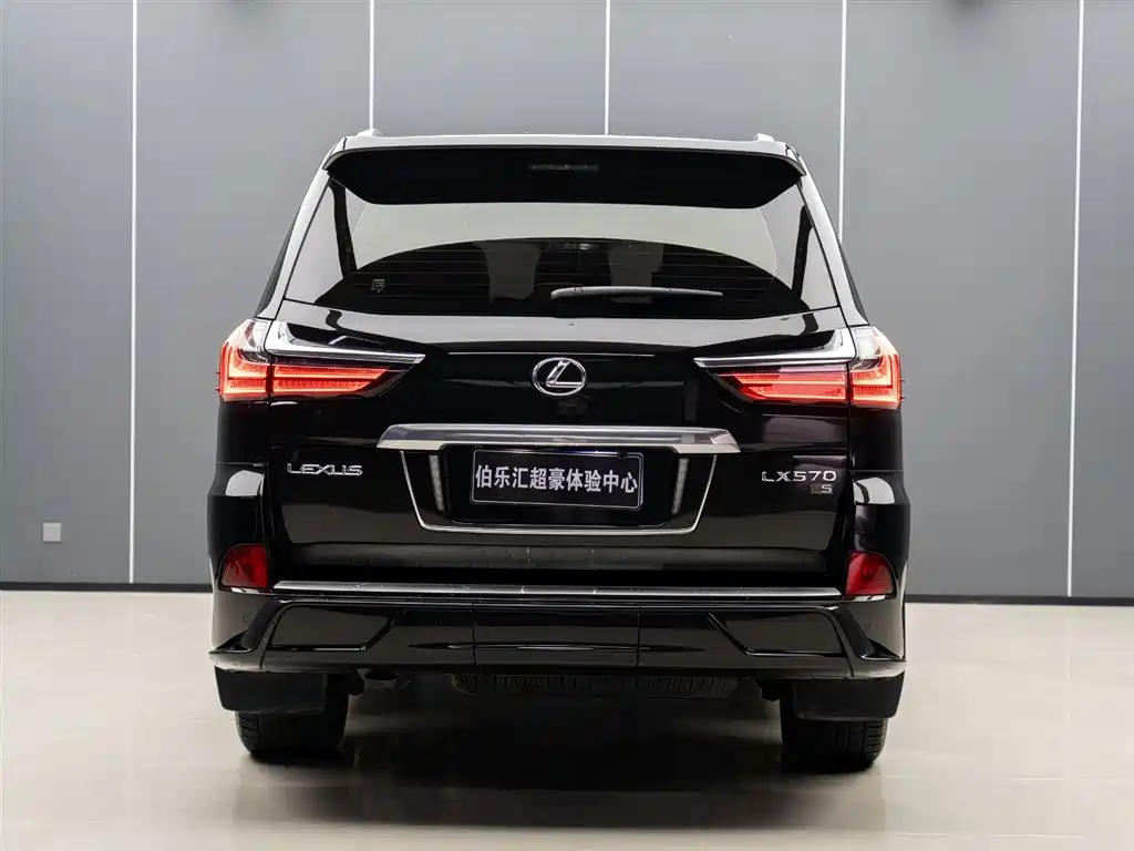 Lexus LX 2021 570