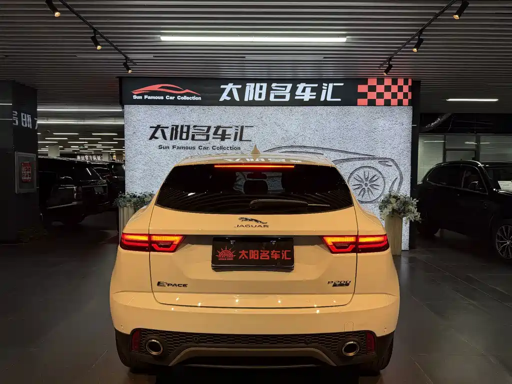 Jaguar E-PACE — миниатюра 17