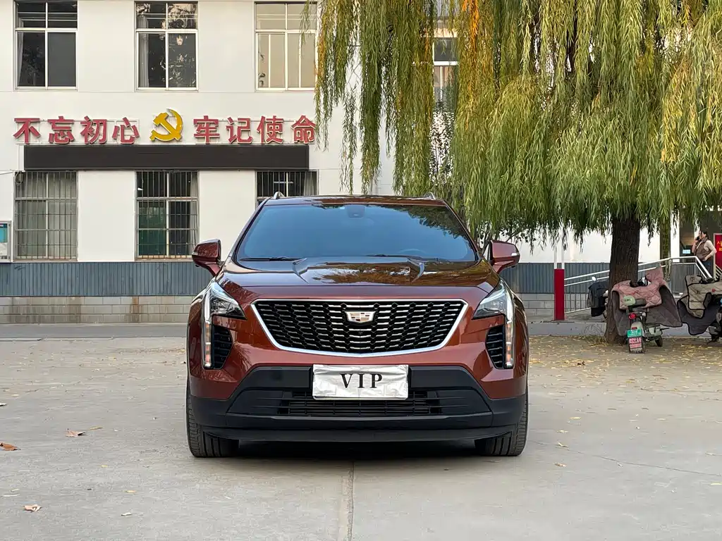 CADILLAC XT4