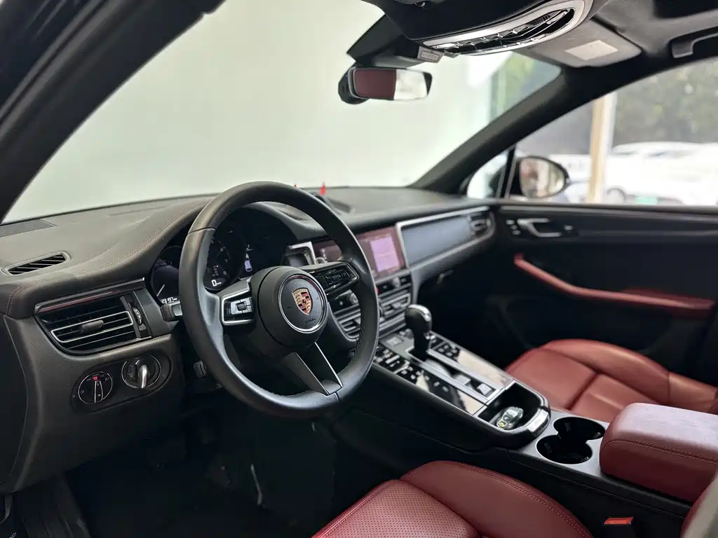 Porsche Macan — миниатюра 9