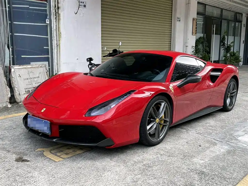 FERRARI 488