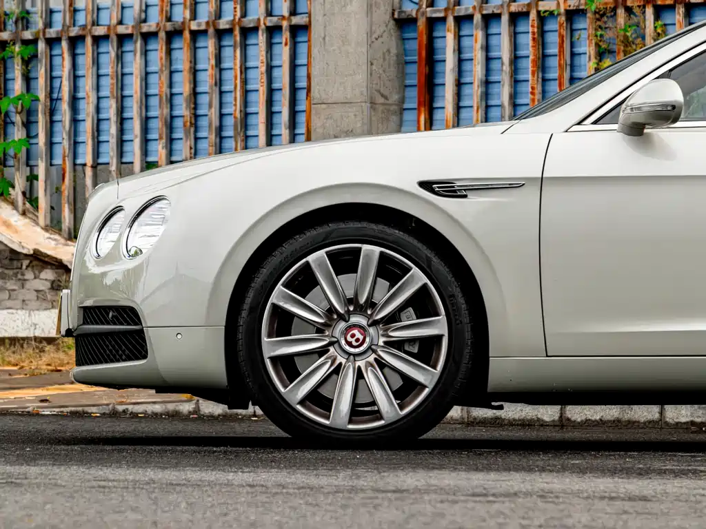Bentley Flying Spur — миниатюра 7