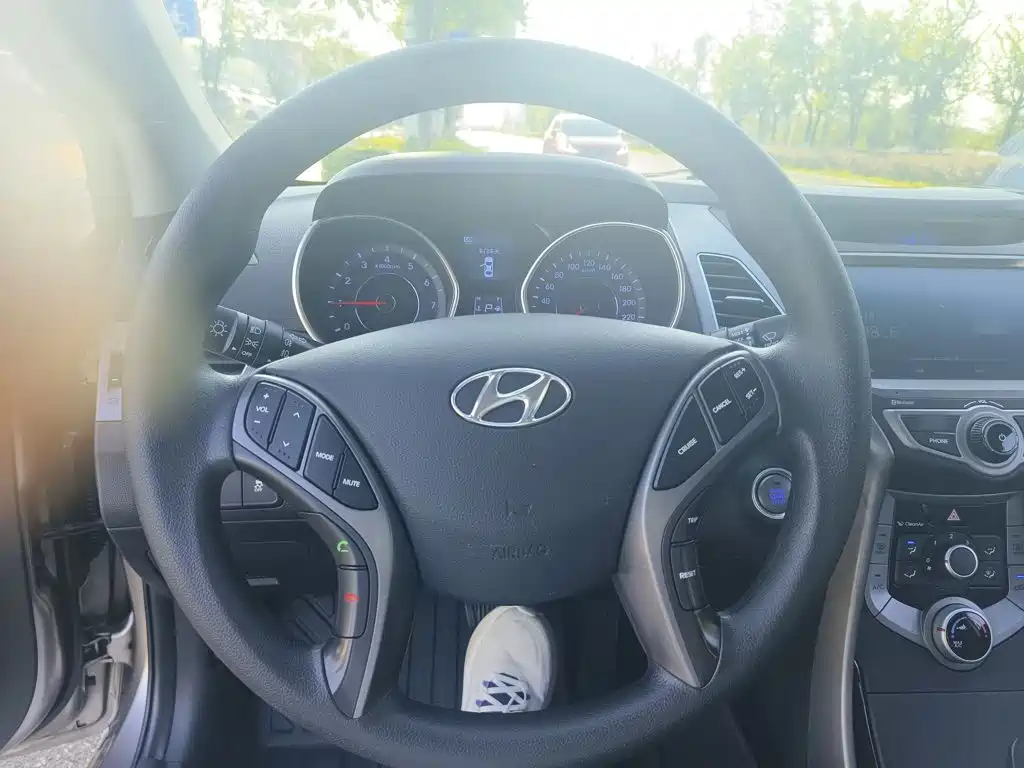 Hyundai Elantra Langdong — миниатюра 6