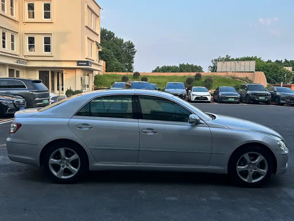 Toyota Reiz — миниатюра 3