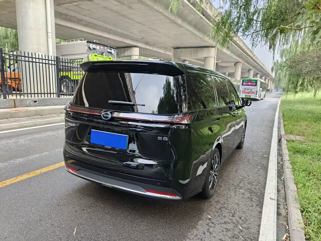 GAC Motor 传祺E8 PHEV — миниатюра 7