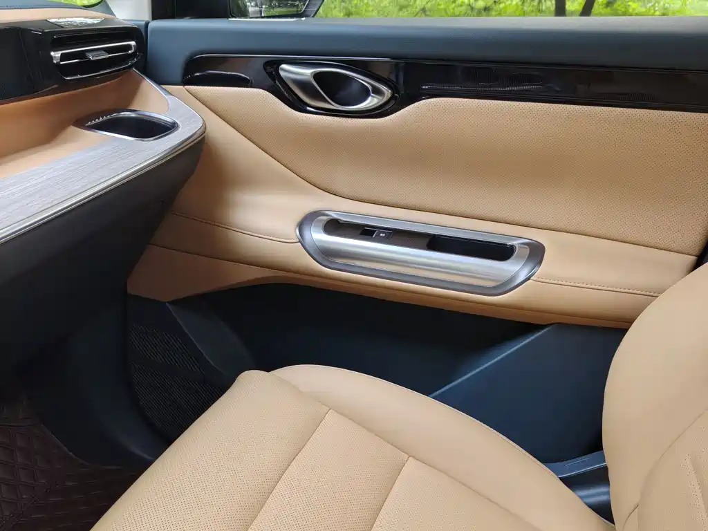 GAC Motor 传祺E8 PHEV — миниатюра 13