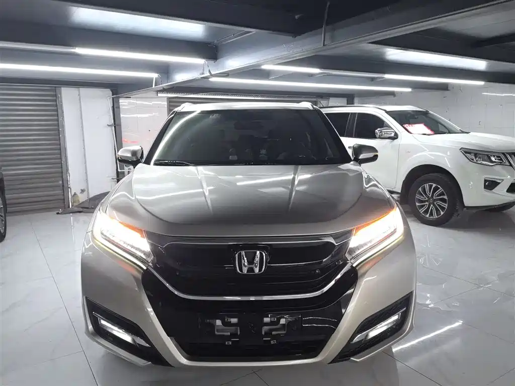 HONDA UR V