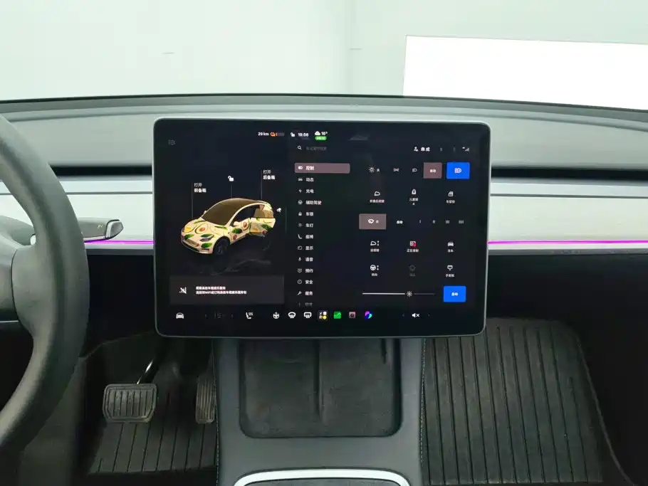 Tesla Model Y — миниатюра 13