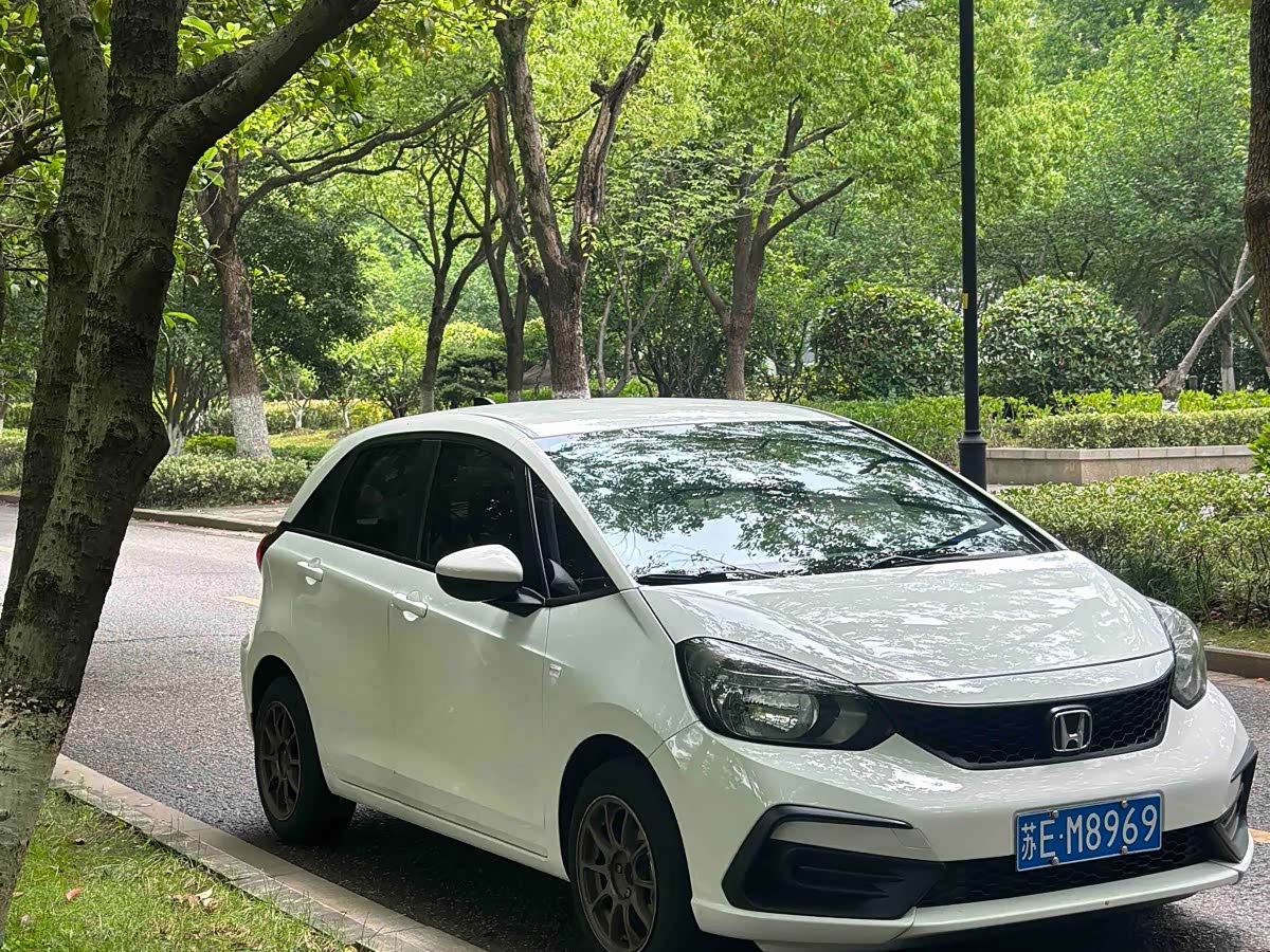 Honda Fit 1.5 л 2022 г. Белый, пробег 48000 км