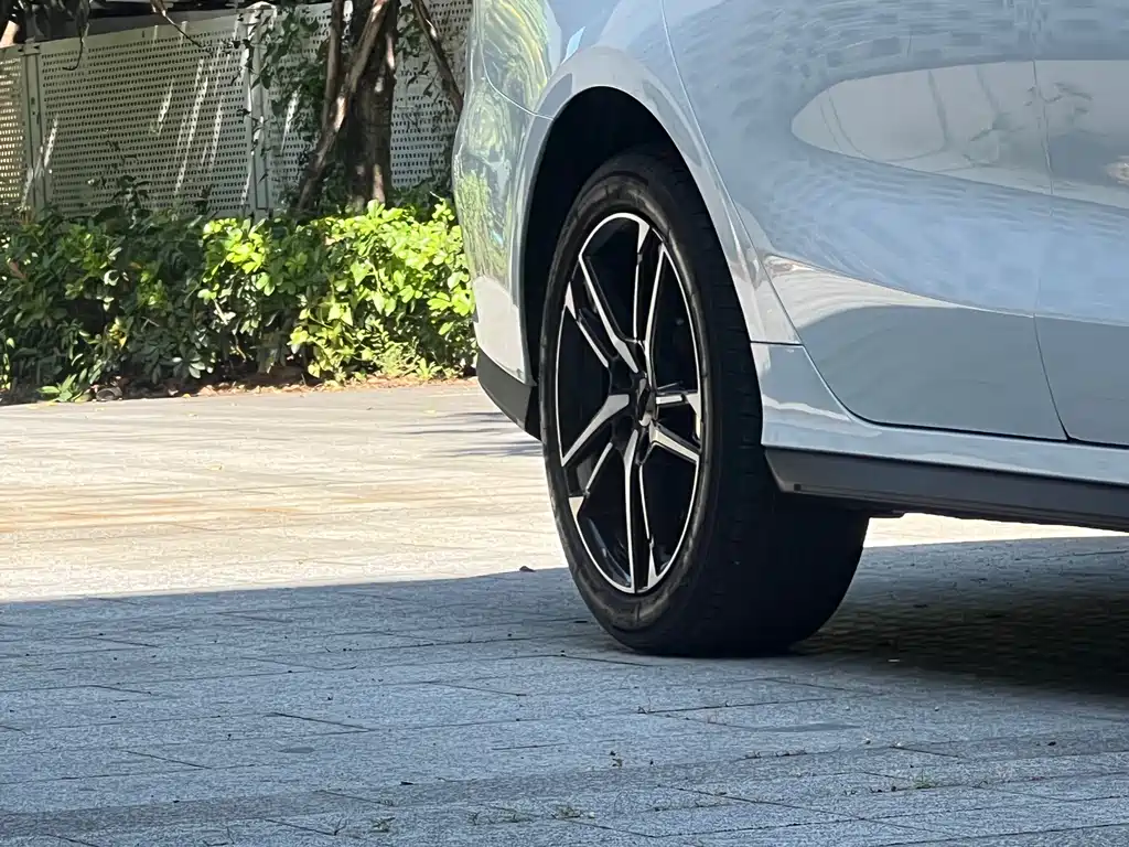 GEELY AUTOMOBILE BINRUI