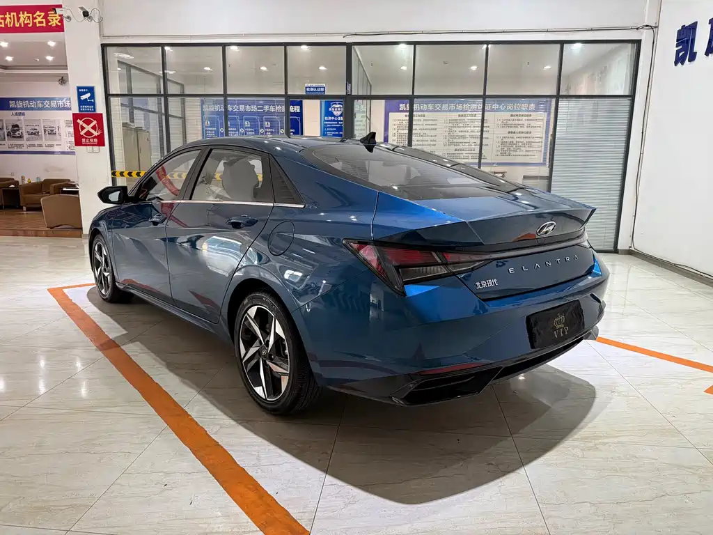 Hyundai Elantra — миниатюра 7