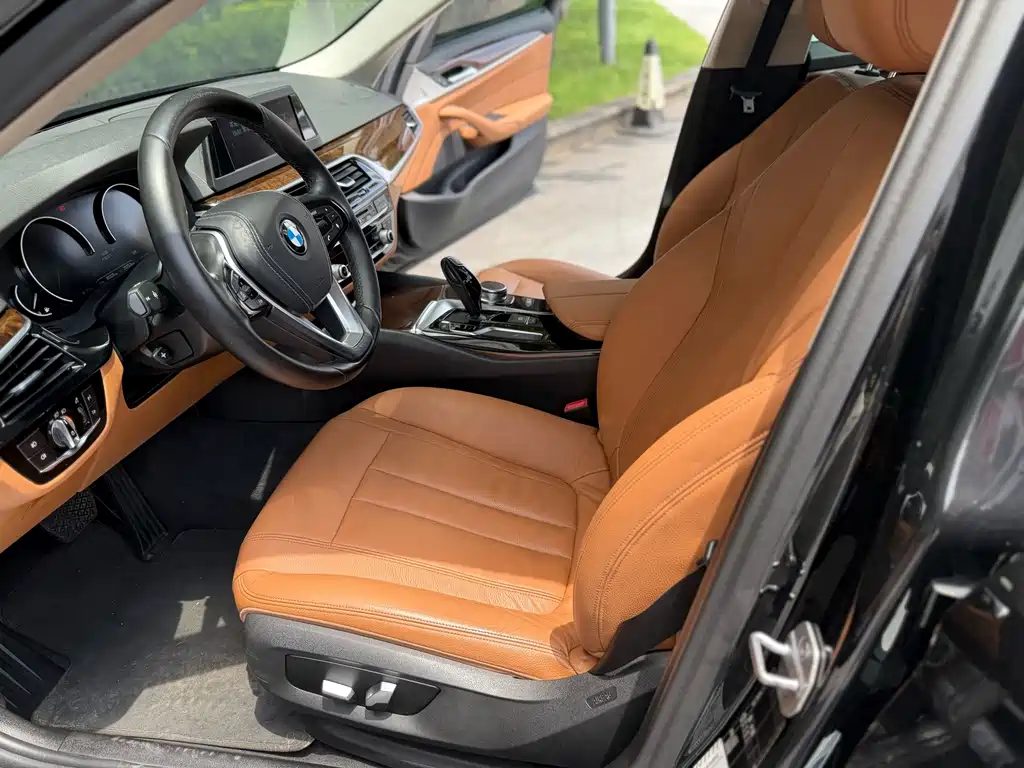BMW 5 Series — миниатюра 7