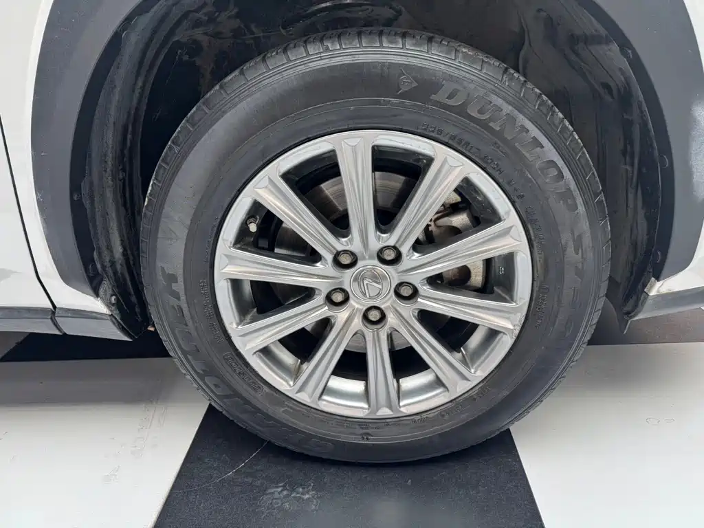 Lexus NX — миниатюра 5