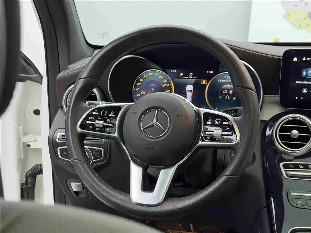 MERCEDES-BENZ GLC