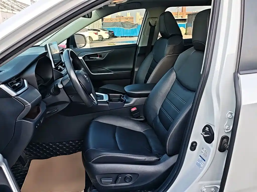 Toyota RAV4 — миниатюра 11