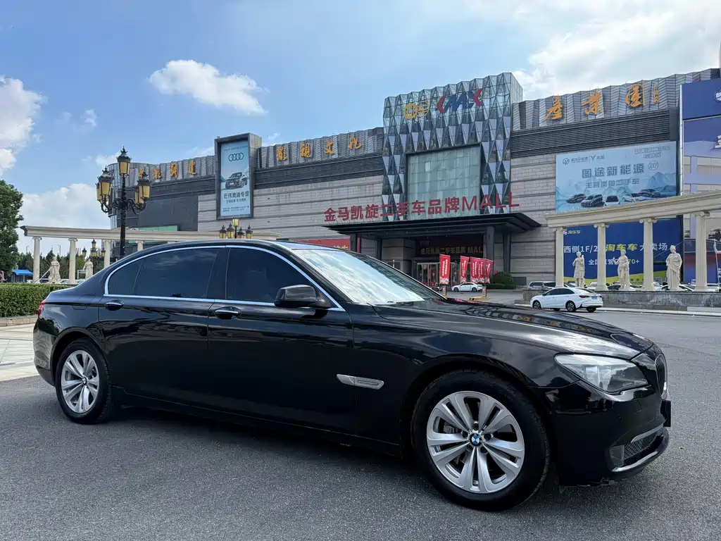 BMW 7 Series — миниатюра 3