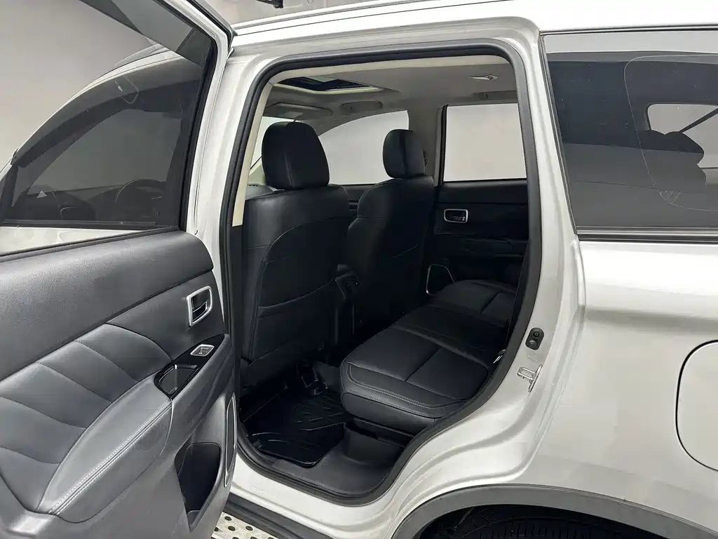 Mitsubishi Outlander — миниатюра 11