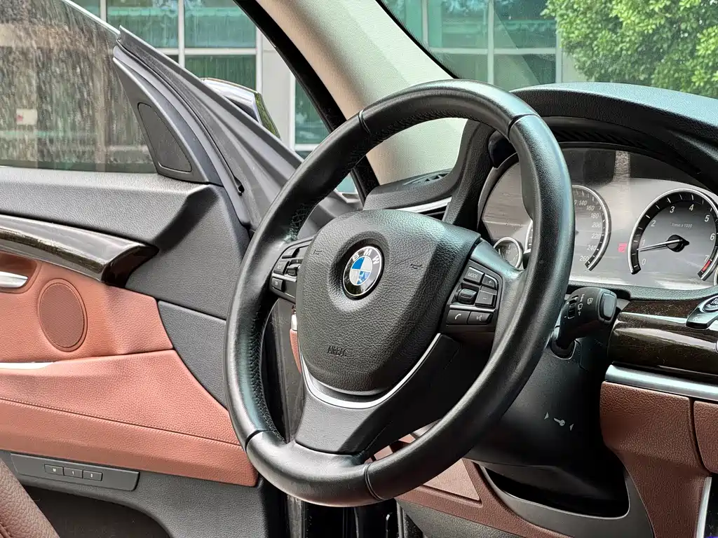 BMW 5 Series GT — миниатюра 10