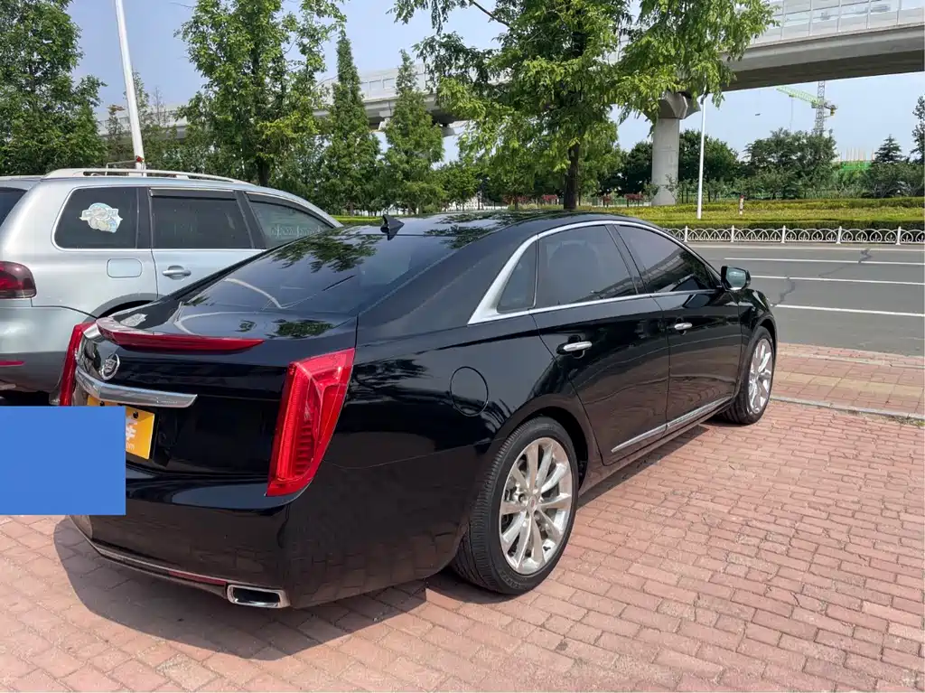 Cadillac XTS 2013 28T Lead