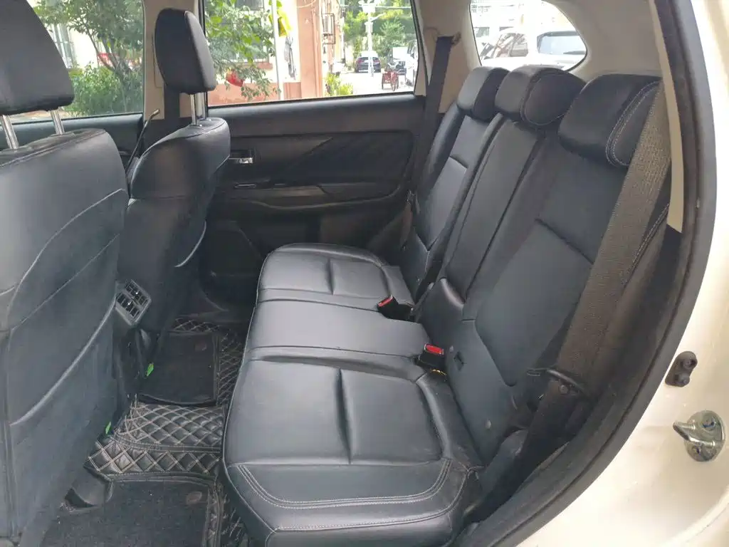 Mitsubishi Outlander — миниатюра 13