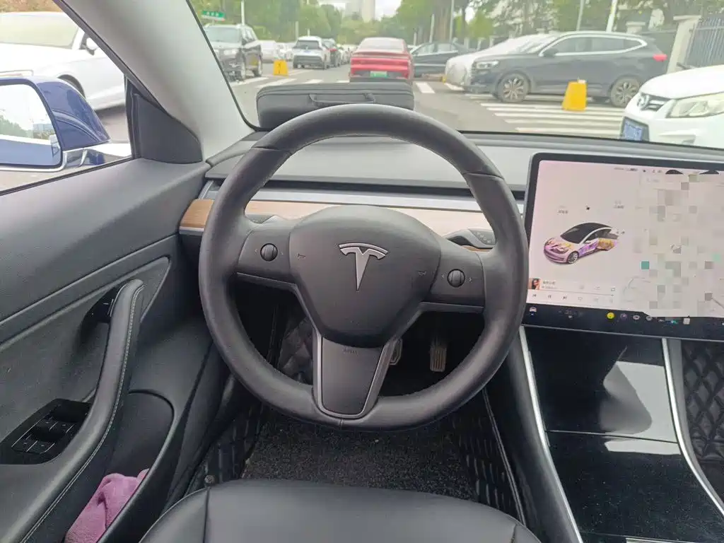 Tesla Model 3 — миниатюра 6