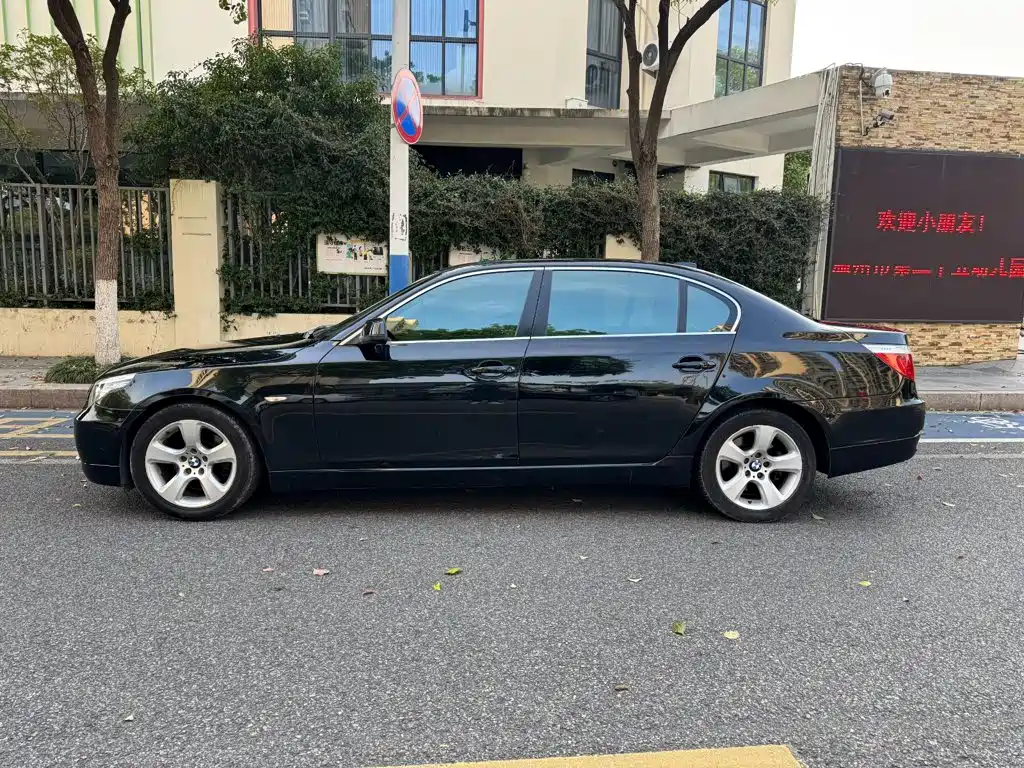 BMW 5 Series — миниатюра 3