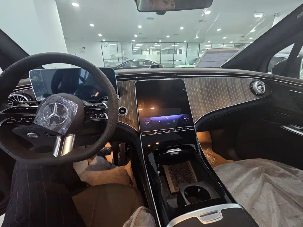 Mercedes-Benz EQE SUV — миниатюра 5