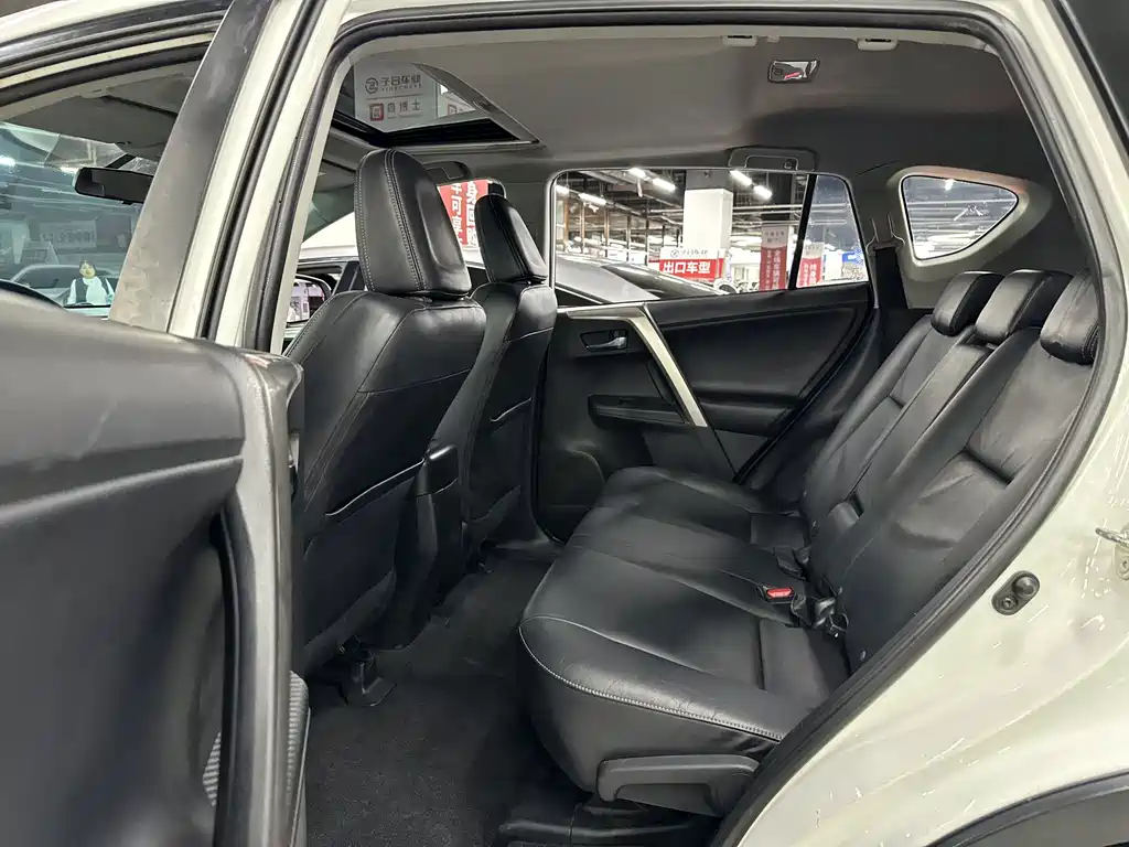 Toyota RAV4 — миниатюра 15