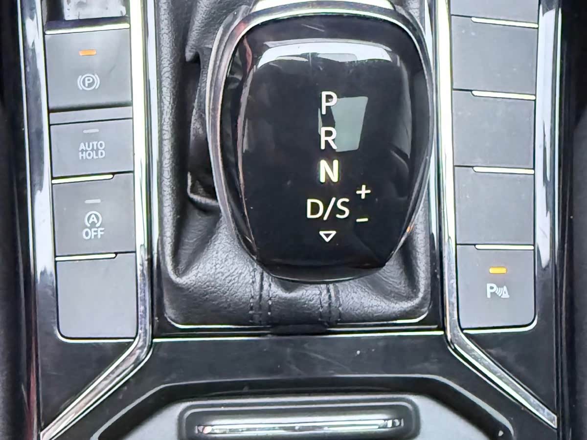Volkswagen Passat 1.4 л 2023 г. Чёрный, пробег 31000 км