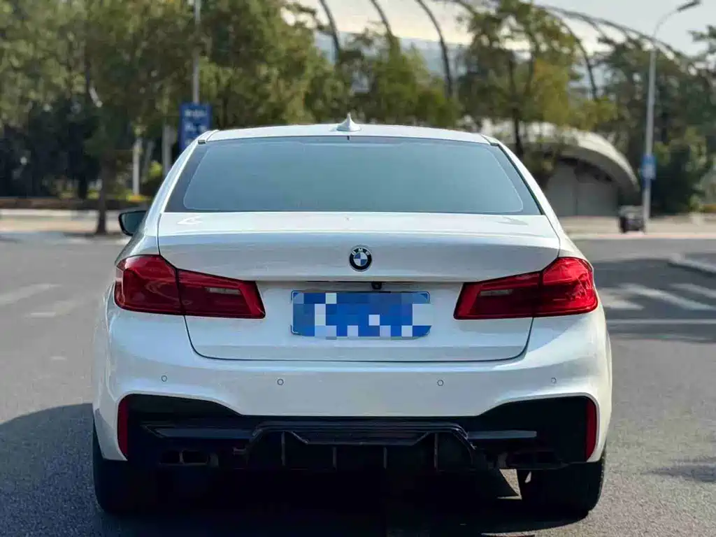 BMW 5 Series — миниатюра 5