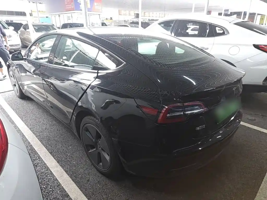 Tesla Model 3 — миниатюра 5