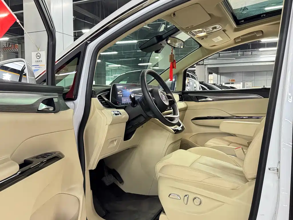 Buick GL8 Hybrid — миниатюра 7