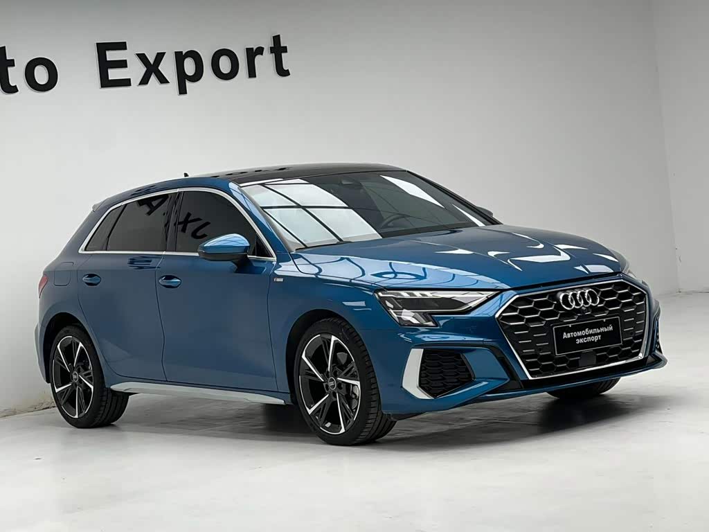 Audi A3 1.4 л 2022 г. Голубой, пробег 33000 км