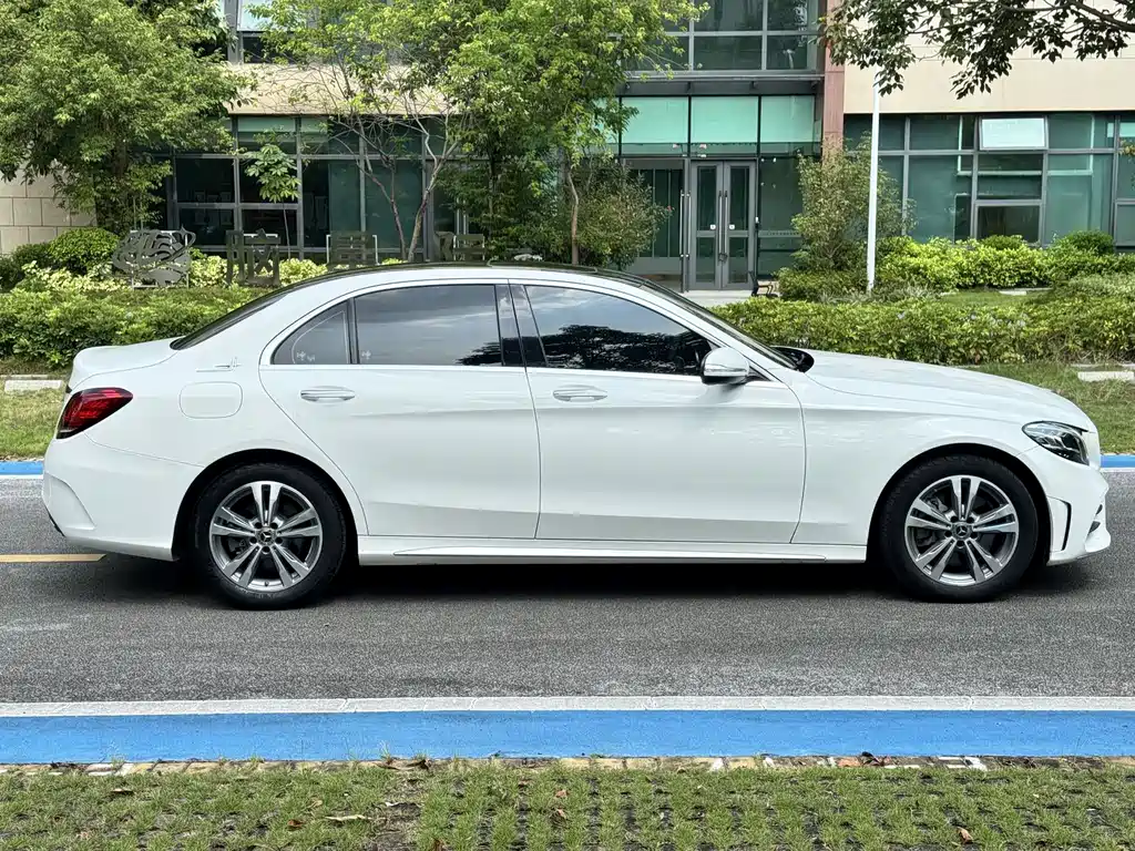 Mercedes-Benz C-Class — миниатюра 8