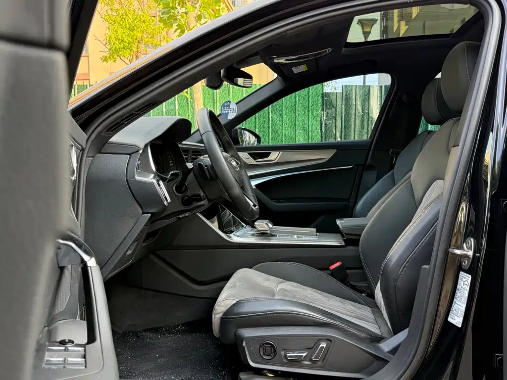 Audi A6L 2023 40 TFSI Luxury