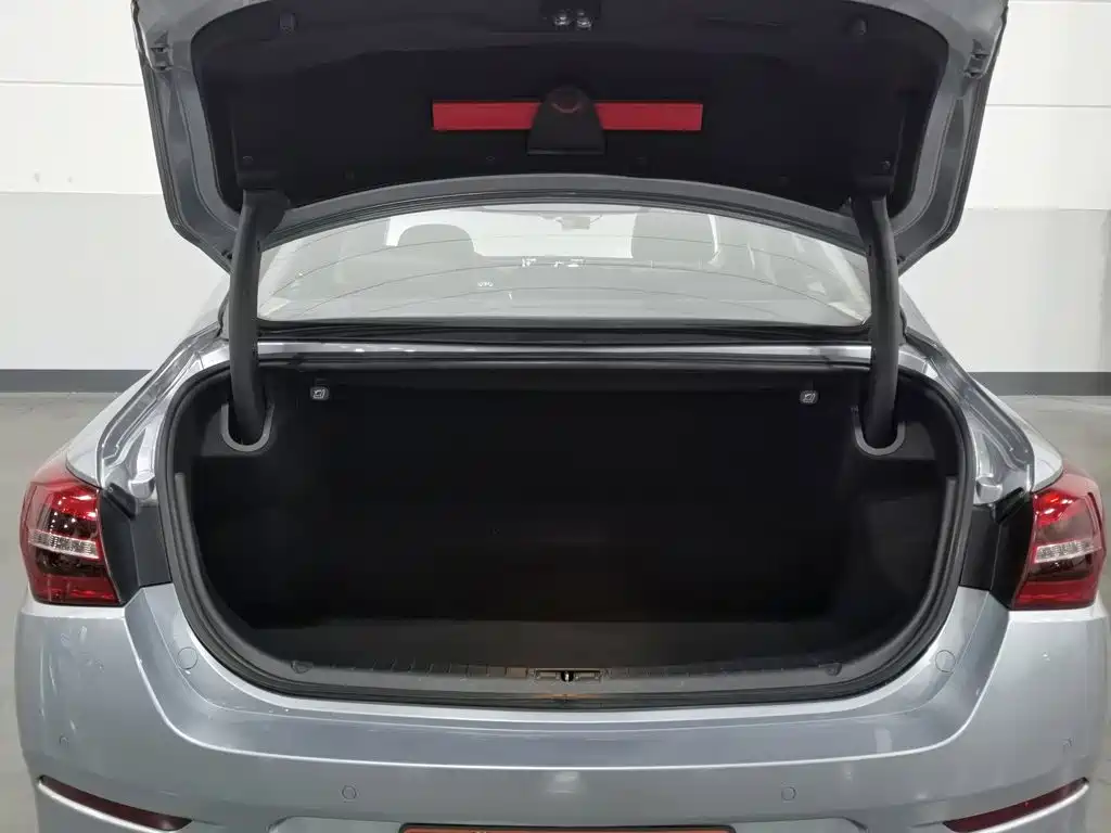 Hongqi Hongqi H5 — миниатюра 16