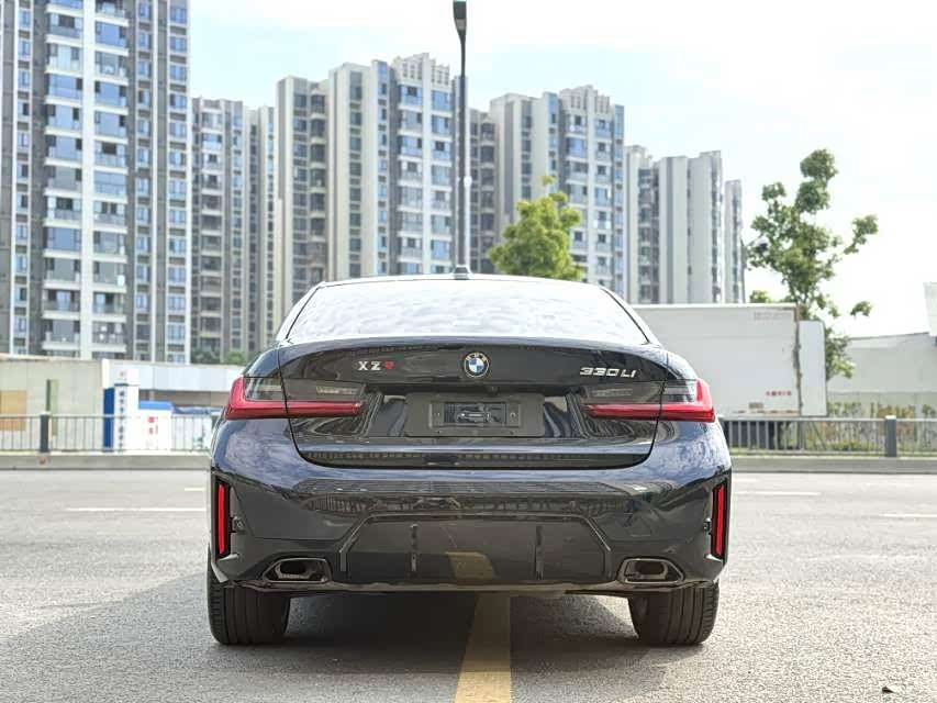 BMW 3 Series 2.0 л 2024 г. Чёрный, пробег 20000 км