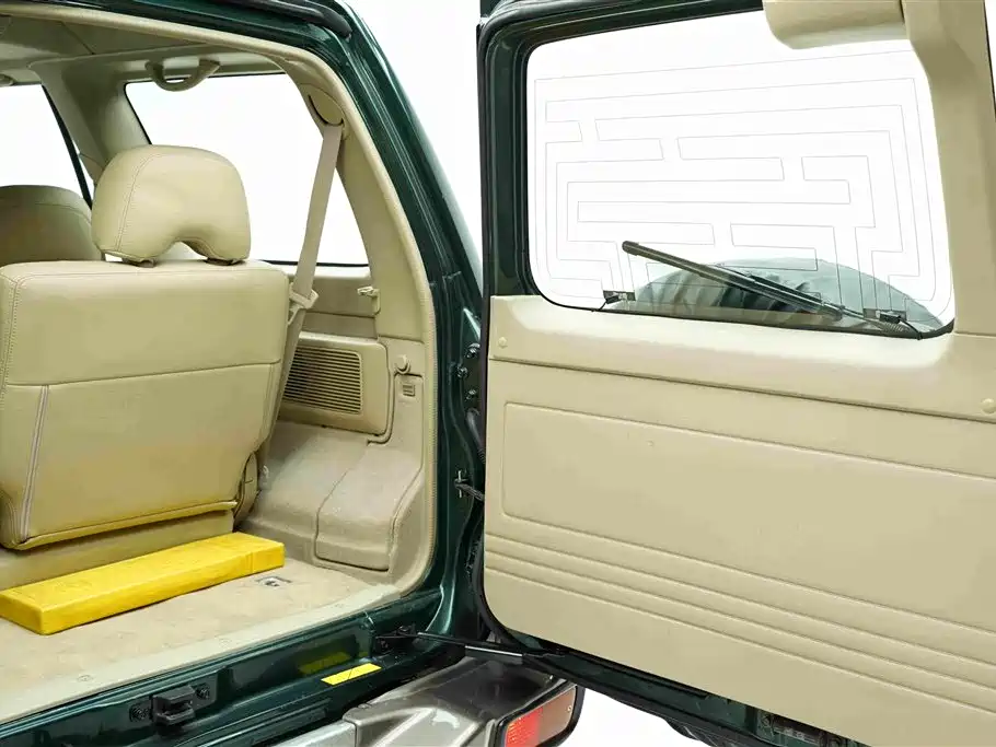 Nissan Patrol — миниатюра 26