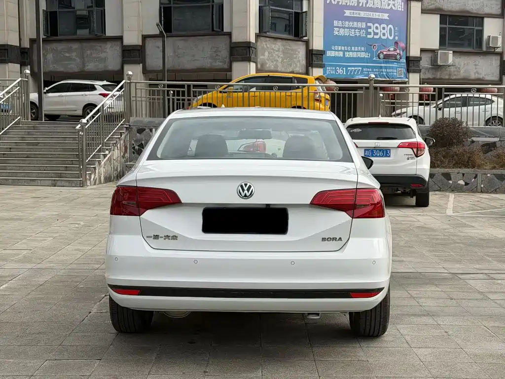 VOLKSWAGEN BORA